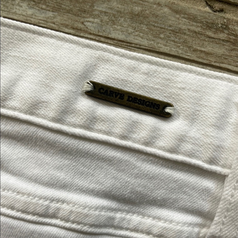 Carve Designs White Distressed Jean Shorts Cut-Off Style - Picture 3 of 9